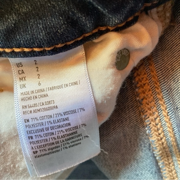 American Eagle Size 2 distressed high rise denim shorts - Picture 4 of 6